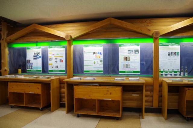 林野庁中央展示ブースに貼られた研究成果ポスターの写真