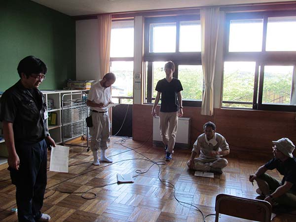 Photo:walking vibration measurement and questionnaire investigat