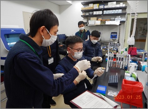 写真2系統識別の実習を行っている様子