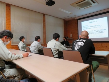 研究紹介の様子