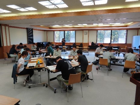 写真4研修生同士による意見交換