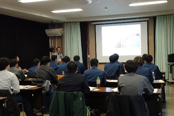 育種課長による研究概要の説明