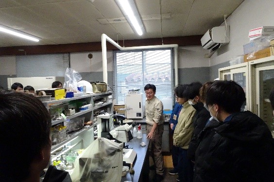 研究施設で行っている研究概要の説明