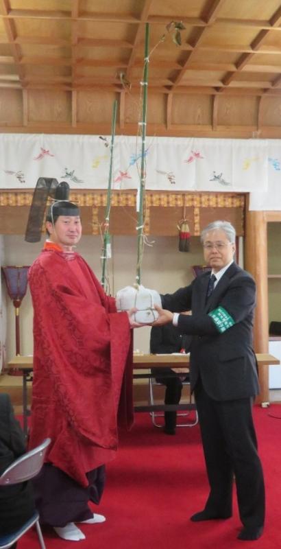 写真1「御形神社のショウフクジザクラ」新嘗祭及び後継樹苗木の譲渡