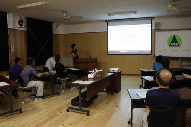 写真2講習（座学）の様子