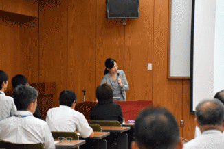 塚尾晶子氏ご講演の様子