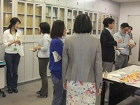 情報交換をする参加者