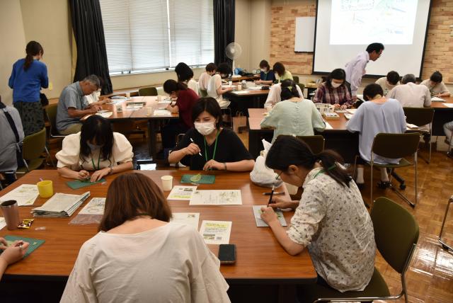 みんな真剣に作業しています