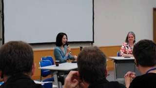 写真2:会場を巻き込んだ藤沢氏との対談