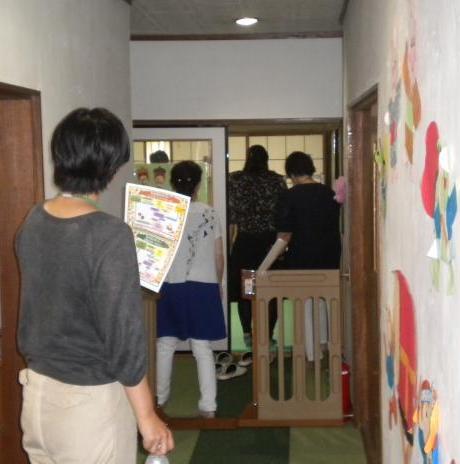 保育室内見学