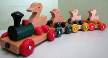 木の列車