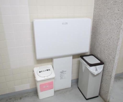 オムツ用ゴミ箱設置＿男性トイレ
