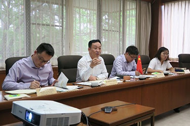 特別会議室での意見交換の様子