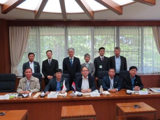 表敬訪問時の記念撮影