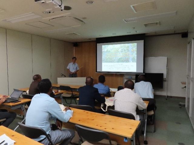 JICA研修員が講義を受ける様子2
