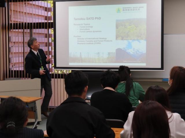 筑波大学留学生が講義を受ける様子2