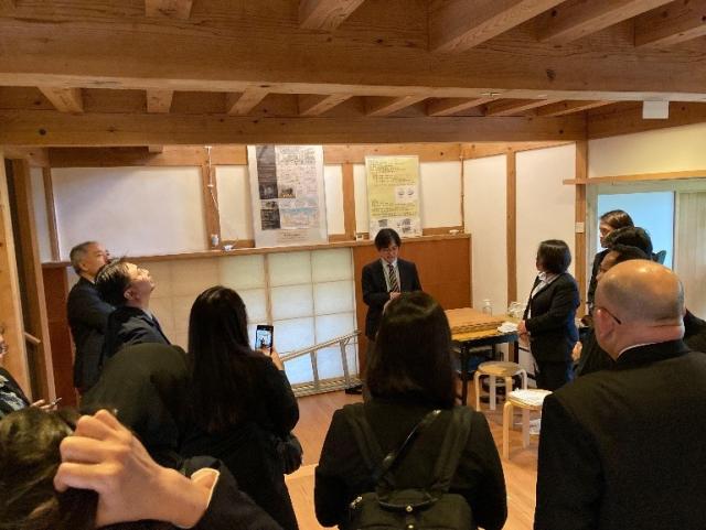 実験住宅見学の様子