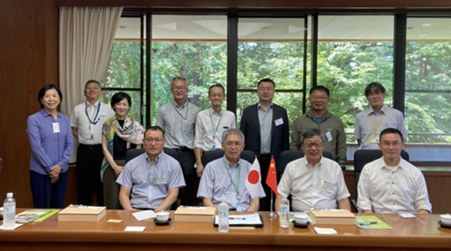 表敬訪問時の集合写真
