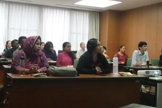 講義中の様子写真03