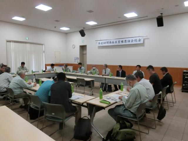 総会の様子