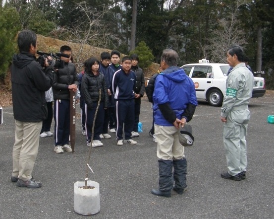 植樹前の様子（神谷中学校の生徒）