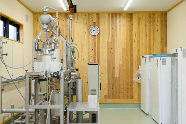 写真4木質バイオマス変換新技術研究棟（屋内）