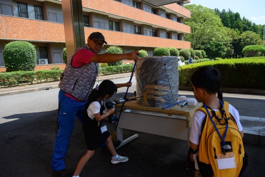 成長錐による年輪コア採取体験の写真