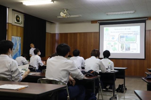 写真（講義の様子）