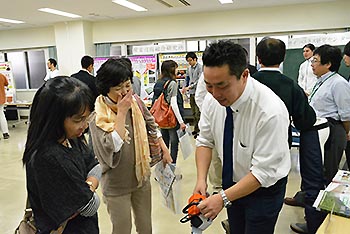 写真2：筑波大学雙峰祭での森林総合研究所のブースの様子1