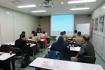 写真2：インドネシア政府環境林業省附属高校の見学の様子