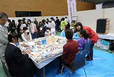 写真1：つくば科学フェスティバルの様子1