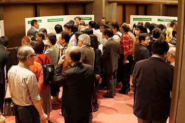 写真05：ポスター発表会場の様子