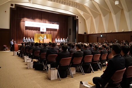 会場：文部科学省講堂の写真