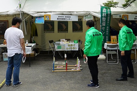 輪投げの様子の写真