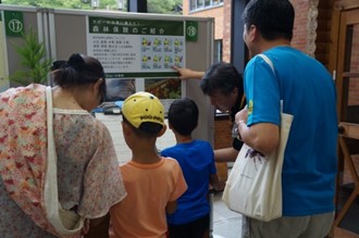 研究成果ポスターの展示と上映会、体験会1