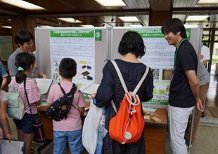 研究成果ポスターの展示と上映会、体験会3