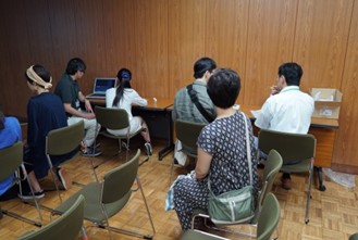 研究成果ポスターの展示と上映会、体験会4