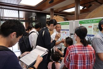 研究成果ポスターの展示と上映会、体験会5