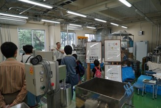 さまざまな研究施設の見学ツアー5