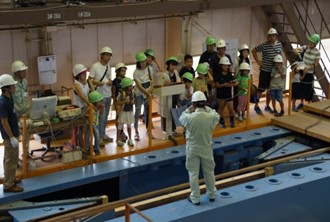 さまざまな研究施設の見学ツアー6