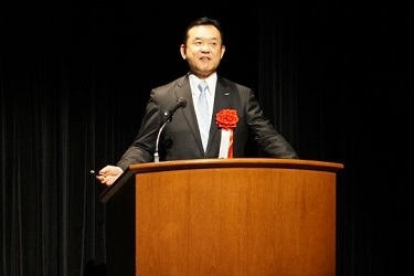 写真02:招待講演の様子
