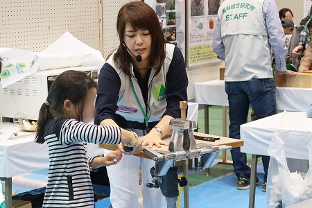 写真03：キーホルダー「抜けない矢」作りの始まりです