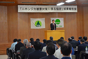 齋藤局長が挨拶している様子の写真