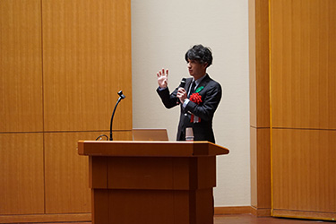 写真04:研究成果発表の様子