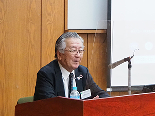 福岡県大川市において早生樹センダン材の普及に取り組んで来られた株式会社ウエキ産業植木会長の講演の様子