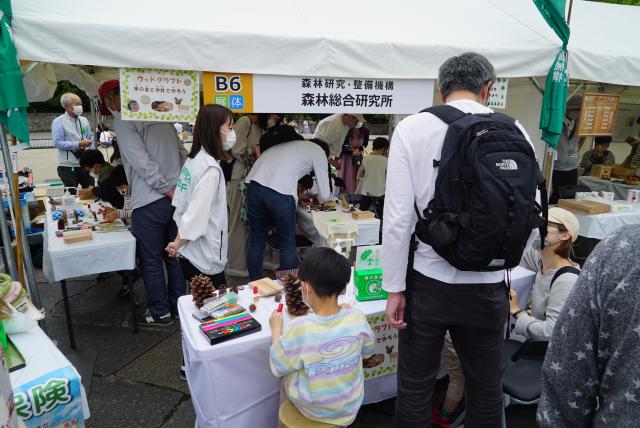写真01：親子で参加して賑わっている様子