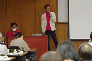 野生動物研究領域の川上和人による講演会の様子