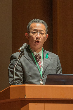 講演会登壇者お二人左側研究者の写真