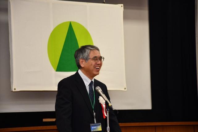 ご挨拶されている理事長浅野透