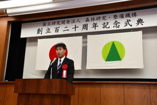 祝辞を述べられている林野庁研究指導課長松本純治さま